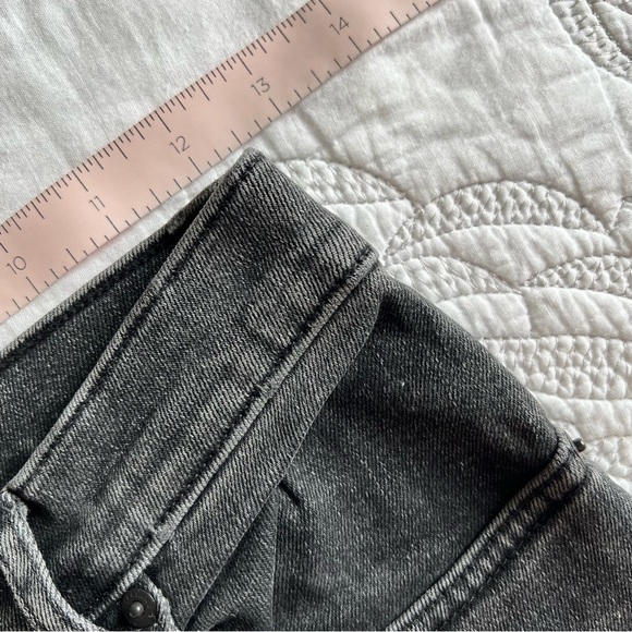 Everlane - The Cheeky Jean - High Rise - Washed Black - Picture 9 of 10